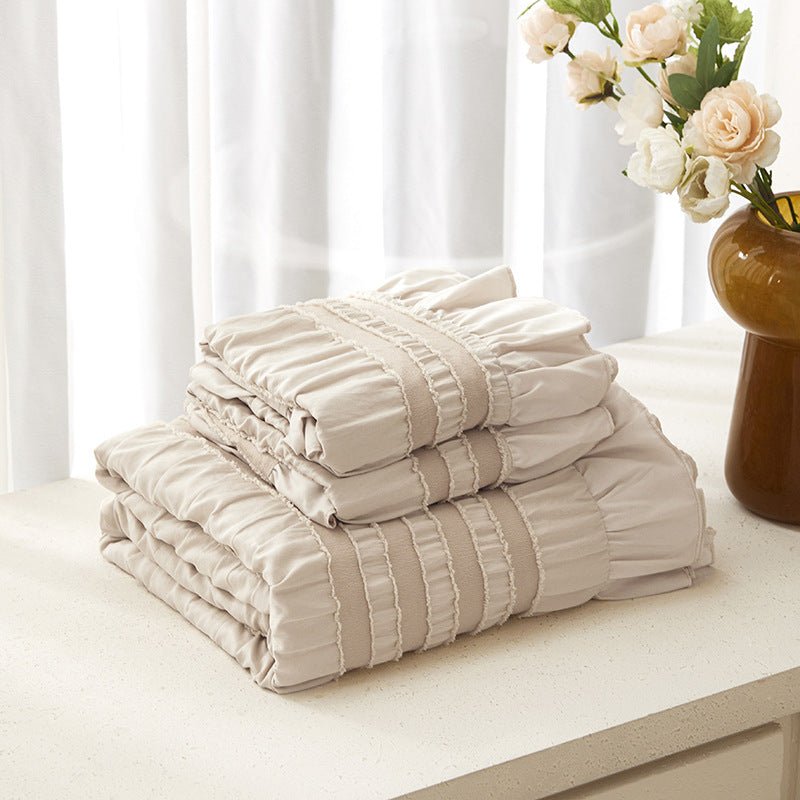 Beige Elegant Ruffle Seersucker Duvet Cover with 2PCS Pillow Shams - 3 - Piece Vertical Stripe Clipped Floral Textured Bedding (King Size 264 x 229 CM) - SportZone.co.nz